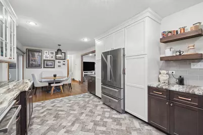 8165 Clarendon Hills Road, Willowbrook, IL 60527 - Photo 12