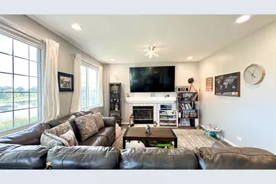 2443 Baldwin Court, Aurora, IL 60503 - Photo 8