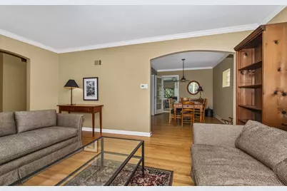 8130 Kilbourn Avenue, Skokie, IL 60076 - Photo 4