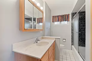537-541 N Edgelawn Dr, Aurora, IL 60506 - Photo 8