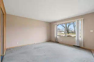 537-541 N Edgelawn Dr, Aurora, IL 60506 - Photo 4