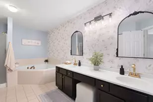 2156 Yale Cir, Hoffman Estates, IL 60192 - Photo 16