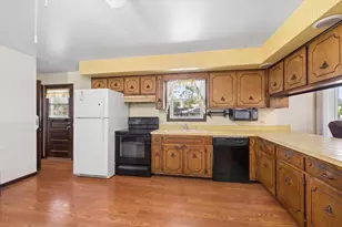 2021 Glenwood Ave, Joliet, IL 60435 - Photo 6