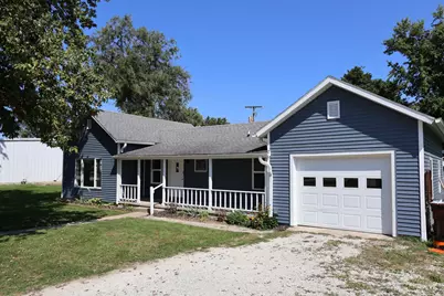 145 E Spaulding Avenue, Clifton, IL 60927 - Photo 2