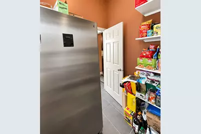 3839 S Giles Avenue, Chicago, IL 60653 - Photo 12