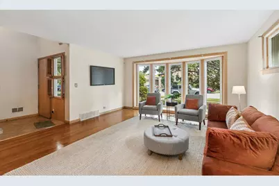 7920 Kenneth Avenue, Skokie, IL 60076 - Photo 4