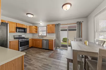 1917 N Hickory Street, Crest Hill, IL 60403 - Photo 6