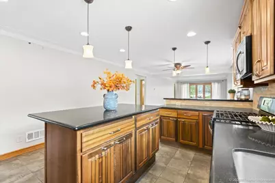 9100 S Ridgeway Avenue, Evergreen Park, IL 60805 - Photo 12