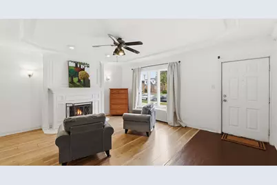 9427 S Saint Louis Avenue, Evergreen Park, IL 60805 - Photo 2