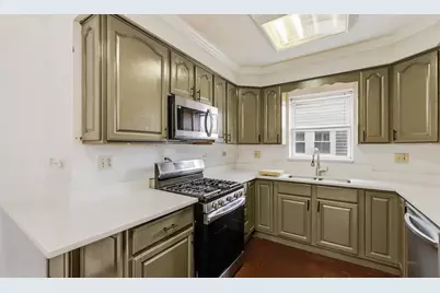 9427 S Saint Louis Avenue, Evergreen Park, IL 60805 - Photo 4