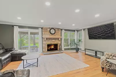 2108 Birchwood Lane, Buffalo Grove, IL 60089 - Photo 12
