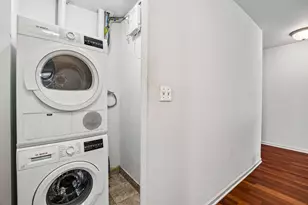 222 E Pearson St, Chicago, IL 60611 - Photo 12