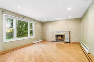1310 E Ironwood Dr, Mount Prospect, IL 60056 - Photo 8