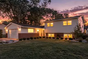 1101 E Barberry Ln, Mount Prospect, IL 60056 - Photo 1