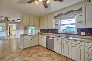 909 Camelot Dr, West Columbia, SC 29170 - Photo 16