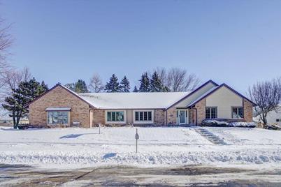 1000 Eric Ln, Waunakee, WI 53597 - Photo 1