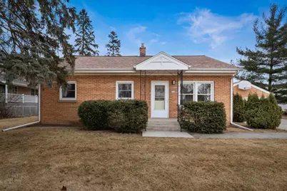 334 N Fairfield Avenue, Juneau, WI 53039 - Photo 1