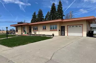 540 W Lincoln St, Waupun, WI 53963 - Photo 1