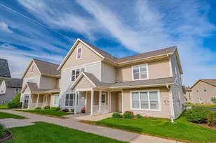 252 S Musket Ridge Dr, Sun Prairie, WI 53590 - Photo 1