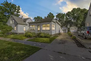 310 W Edgewater St, Portage, WI 53901 - Photo 1