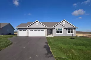 1065 E Birchwood Dr, Beloit, WI 53511 - Photo 1