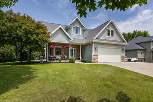 816 Chickadee Dr, Cambridge, WI 53523 - Photo 1