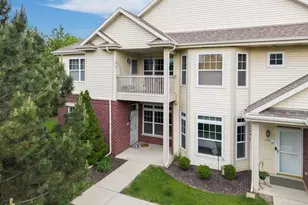 538 Grandview Ct #D, Pewaukee, WI 53072 - Photo 1