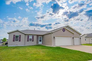 862 Stonefield Dr, Edgerton, WI 53534 - Photo 1