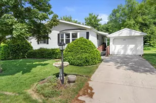 658 Park Ridge Rd, Racine, WI 53185 - Photo 1