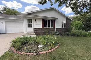 1005 N Wuthering Hills Dr, Janesville, WI 53546 - Photo 1