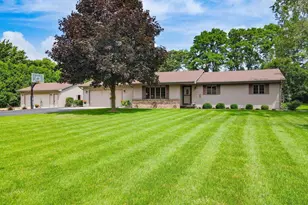 29 E Curharken Dr, Edgerton, WI 53534 - Photo 1