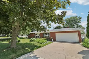 208 E Minnehaha Ave, Portage, WI 53901 - Photo 1