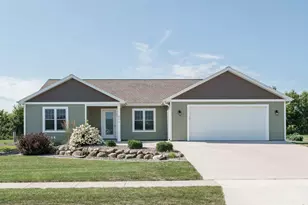 813 Seymour St, Waupun, WI 53963 - Photo 1