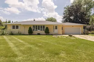 310 Crestview Dr, Waterloo, WI 53594 - Photo 1
