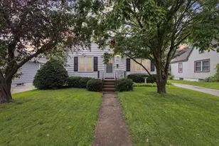 917 Eisenhower Ave, Janesville, WI 53545 - Photo 1