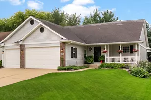 326 N Heatherstone Dr, Sun Prairie, WI 53590 - Photo 1