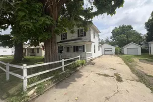 323 Center Ave, Janesville, WI 53548 - Photo 1