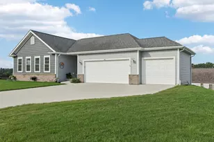421 Rosewood Ct, Lake Mills, WI 53551 - Photo 1