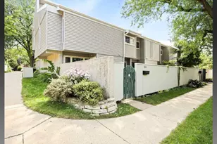 424 East Bluff, Madison, WI 53704 - Photo 1