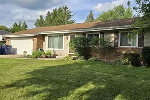 812 Victoria Pl, Janesville, WI 53546 - Photo 1