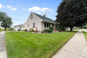 501 Pleasant Ave, Waupun, WI 53963 - Photo 1