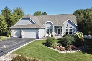 933 E Meadow Cir, Edgerton, WI 53534 - Photo 1