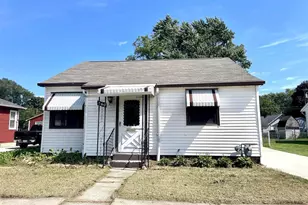 560 N Oakhill Ave, Janesville, WI 53548 - Photo 1