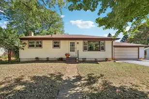 405 Meadow Wood Dr, Mount Horeb, WI 53572 - Photo 1