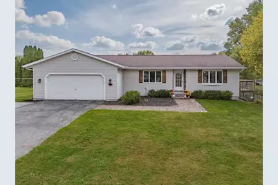 633 Naragansett Avenue, Baraboo, WI 53913 - Photo 1