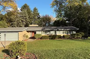1429 W Skyline Dr, Madison, WI 53705 - Photo 1