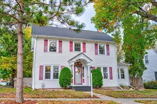 911 W Pleasant St, Portage, WI 53901 - Photo 1