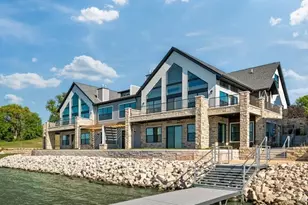 212 Lakeview Ln, Beaver Dam, WI 53916 - Photo 1