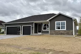 725 Turner Dr, Mauston, WI 53948 - Photo 1