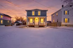 428 W Delavan Dr, Janesville, WI 53546 - Photo 1